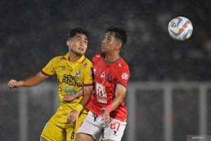 Semen Padang curi hasil imbang 1 1 saat dijamu Malut United